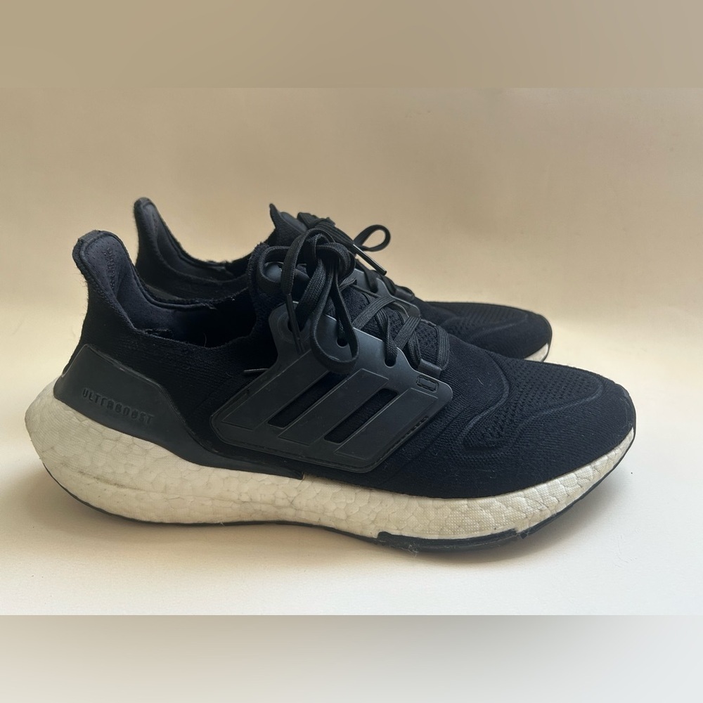 adidas Black Women’s Sneakers Ultraboost size 8 It has a detail inside